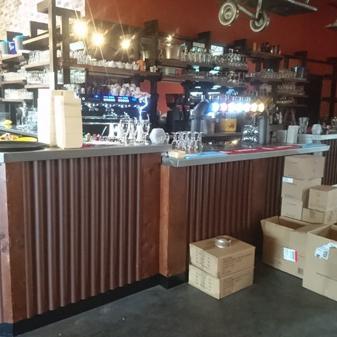 Verrier et comptoir de barinox habillage tôle