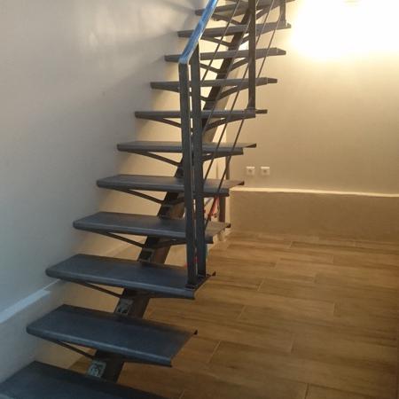 Escalier limon central 02