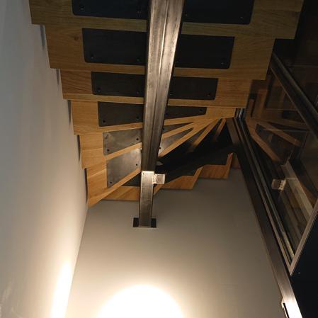 Escalier limon central 04