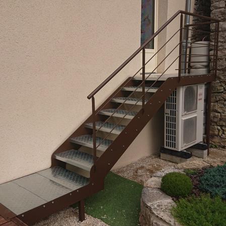 Escalier marches tôles pliées 03